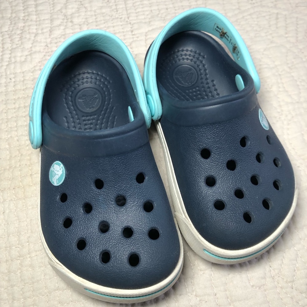 CROCS Infant Navy and Light Blue Classic Clog Shoes Size 4-5 infant